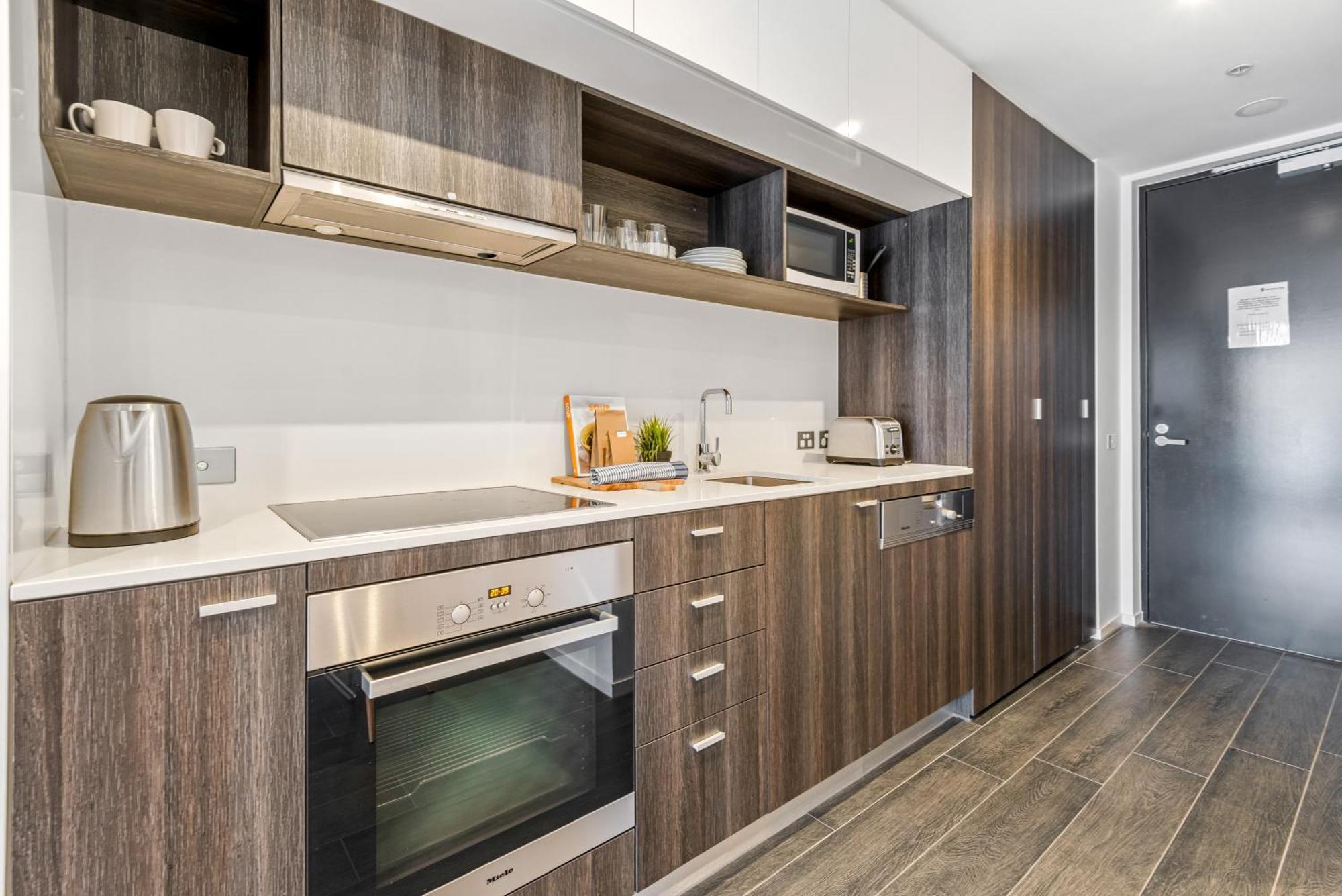 Complete Host Halo Apartments Мельбурн Номер фото