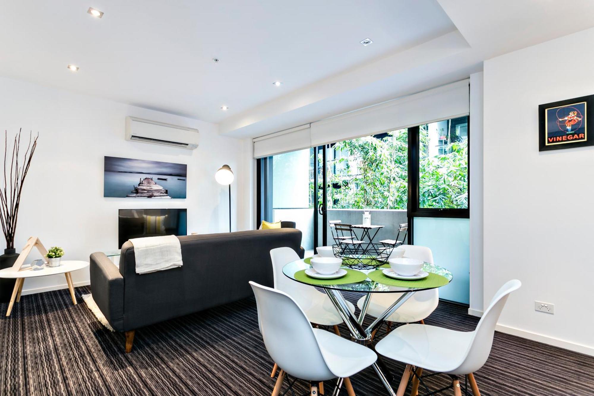 Complete Host Halo Apartments Мельбурн Экстерьер фото