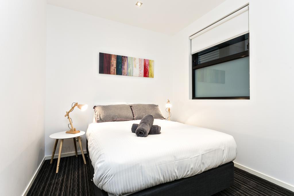Complete Host Halo Apartments Мельбурн Экстерьер фото